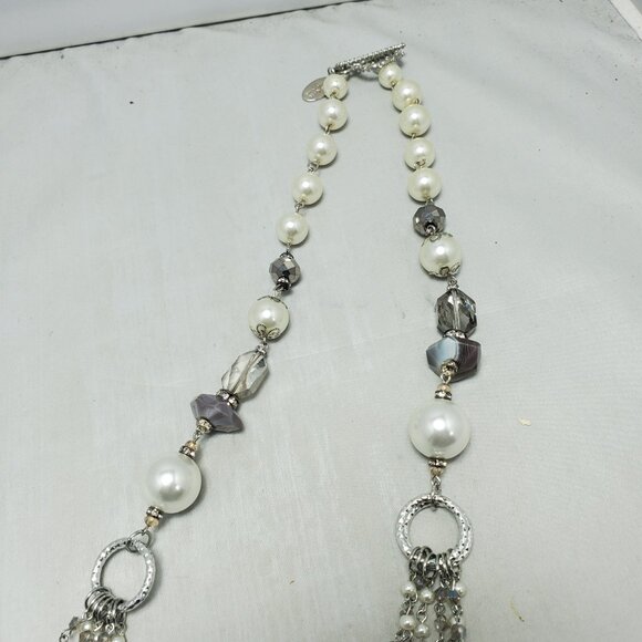 Ali Khan multi row crystal glass and pearl neck on silver chain with gift box - Picture 6 of 8